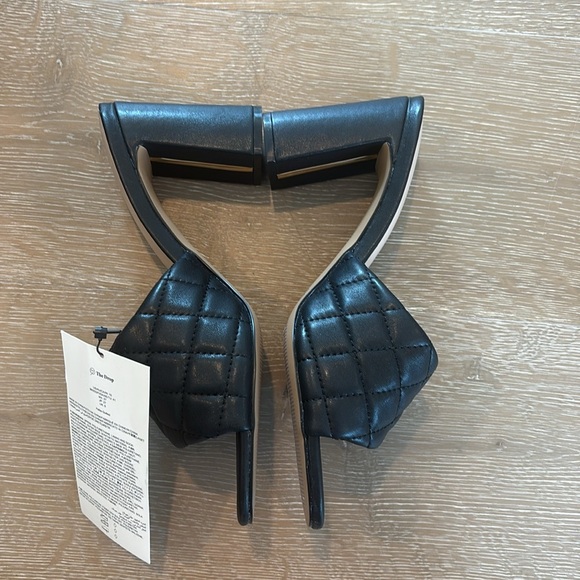 NWT Women's Black Quilted Slide Sandals 10 - Picture 4 of 6